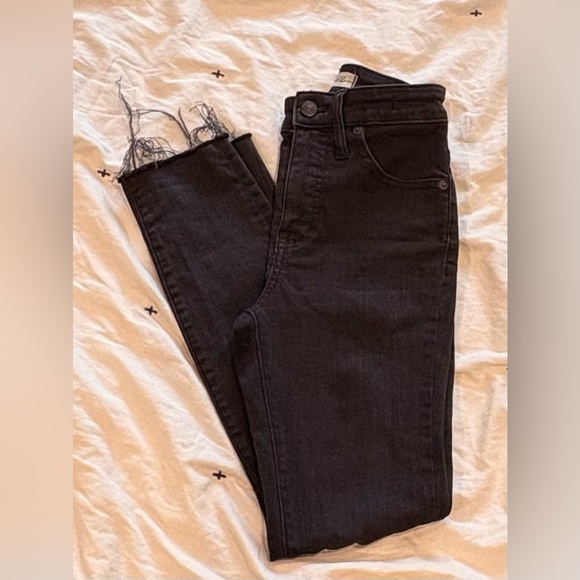 Madewell Distressed Curvy High-Rise Skinny Jeans - Picture 4 of 7